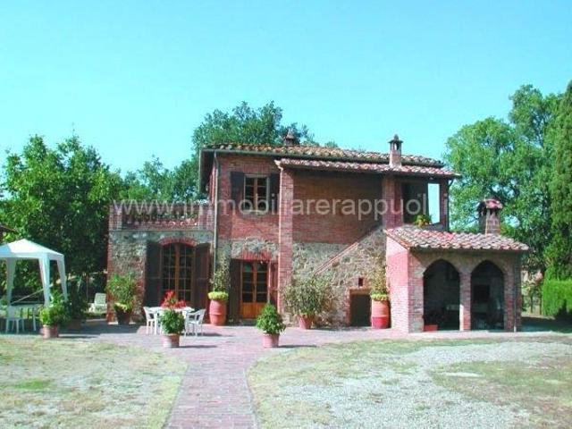 Scopri questo affascinante rustico casale situato nel cuore. 5m² Lucignano