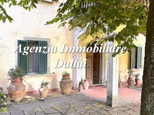 Scarperia Villa padronale con parco circostante