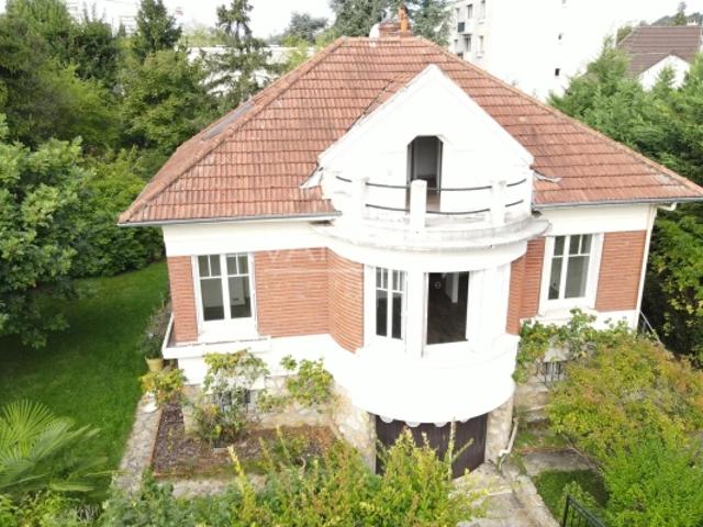 Sceaux 92330 Belle maison familiale bordée par un jardin fruitier de 600 m²