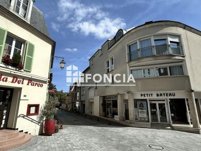 Sceaux hyper centre immeuble semi recent parking cave super etat