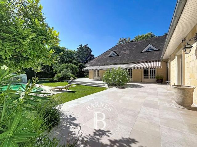 Sceaux, Maison 5 Chambres 378 m² en location