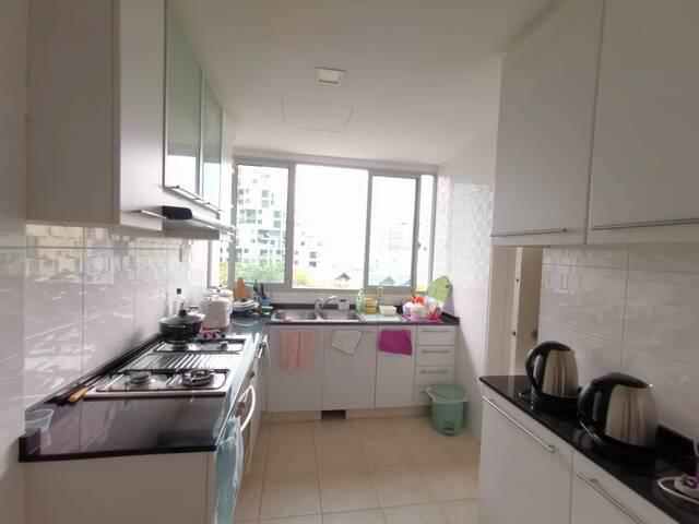 Scenic Heights/Common room/1 2 pax/Available Immediate