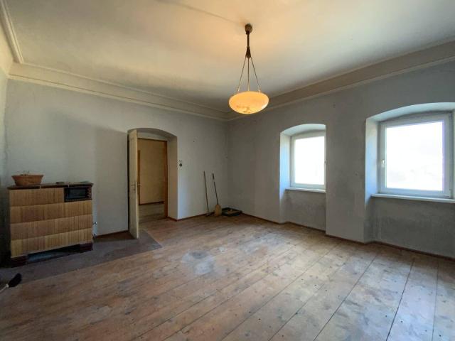 Schwaz Altstadt gesamtes Stockwerk mit ca 160 m² Wohnfläche und ca. 500m² Gartenanteil sofort verfügbar