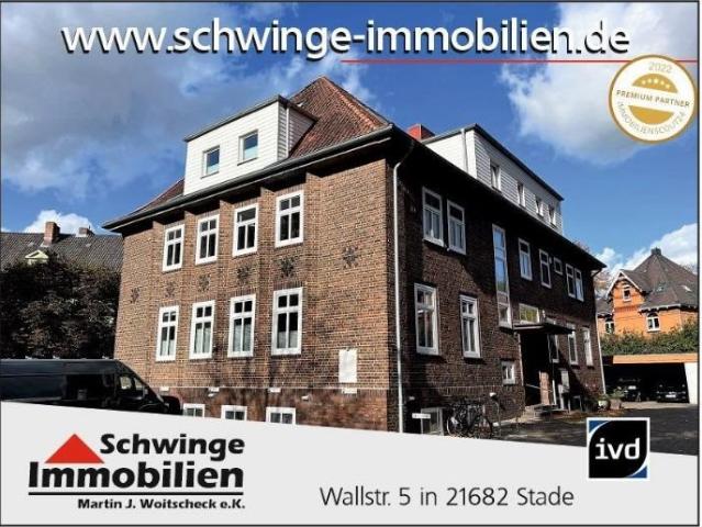 SCHWINGE IMMOBILIEN Stade: Dachgeschosswohnung über 2 Etagen Innenstadt Stade zu verkaufen