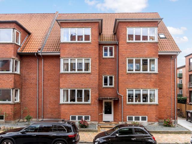 Schacksgade 1, 2. tv