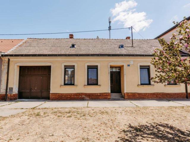 Schaffen sie sich IHREN Lebensmittelpunkt. Ehemaliges Bauernhaus sanierungsbedürftig