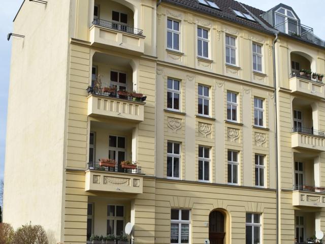 SCHICK und ZENTRUMSNAH+ ETW mit 2 Balkonen und Stellplatz
