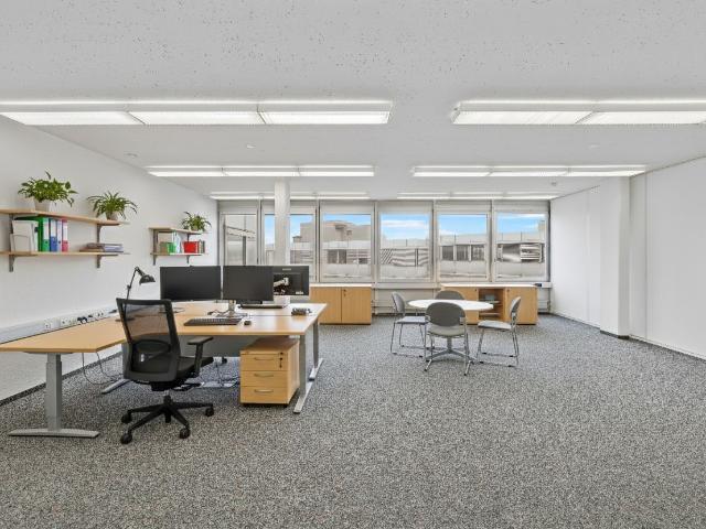 Schicke Bürofläche hoch über Glattbrugg!