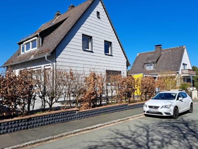 Schickes, geschmackvolles, umfangreich saniertes EFH in 95237 Weißdorf sofort bezugsbereit, teilmöbliert Wohnfläche ca. 116 m² Grundstück 512 m² neu angelegter Garten mit Partyscheune, Garage