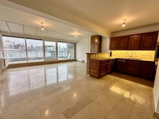 Schitterend gelegen 1 slpk penthouse met royaal dakterras