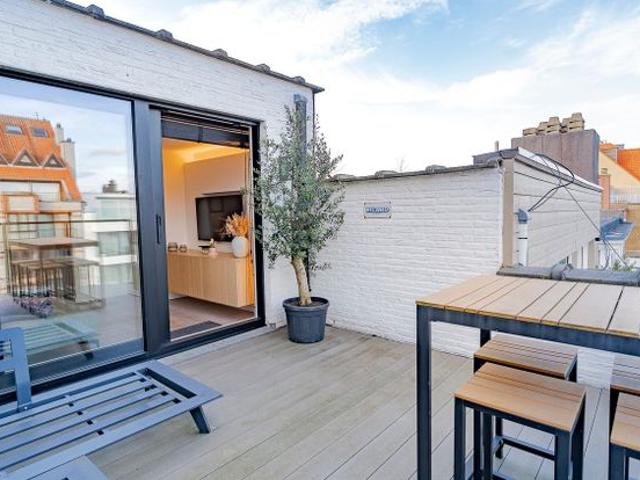 Schitterend gerenoveerde duplex appartement met 3 slaapka.