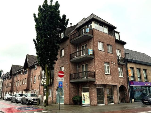 Schitterend recent en goed onderhoud drie slaapkamer dupl.