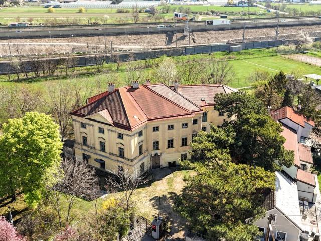 Schloss Thürnlhof bestandsfrei mit jahrhundertealter Geschichte und Entwicklungspotential Verkauf aus Privatbesitz
