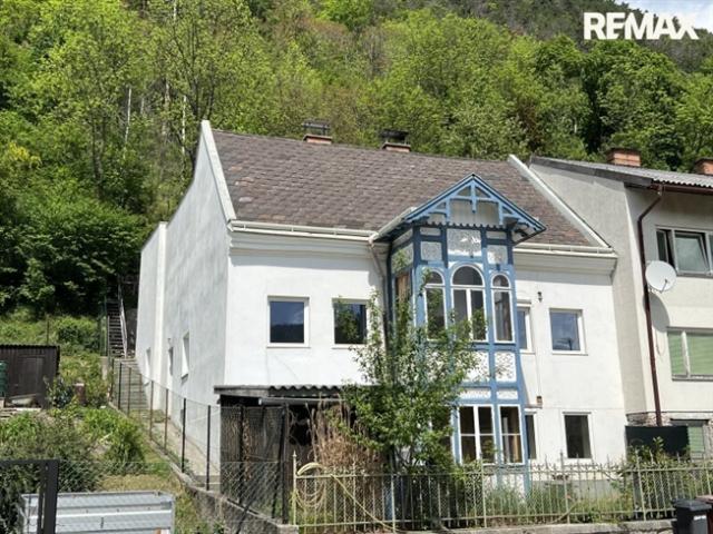 Schlossblick! Charmantes Einfamilienhaus in Gloggnitz am Silbersberg!