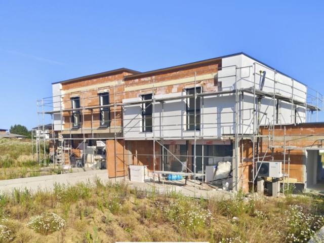 Schlüsselfertig Zuhause ankommen – stilvolles Doppelhaus mit Weitblick ins Grüne in Niederthalheim
