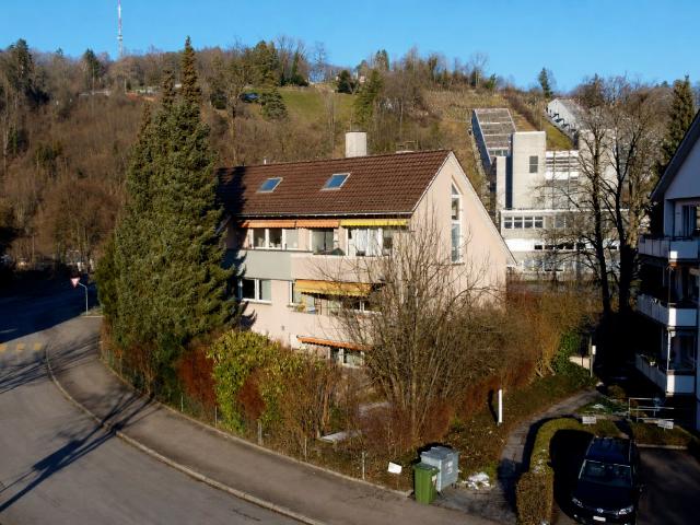 Schmucke 1.5 Zimmer Wohnung mit Sitzplatz inkl. sep. Büro / Physioraum im EG