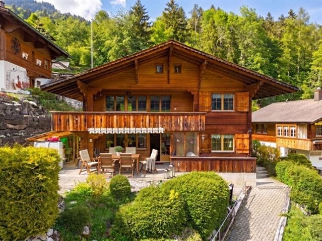 SCHMUCKES CHALET MIT ZWEI WOHNUNGEN