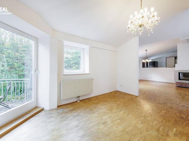 Schmuckstück stilvolle Dachgeschosswohnung in der Turmvilla inkl. Garten