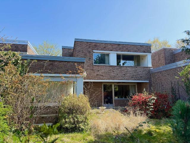 Schmuckstück: Reihenmittelhaus mit Südwestgarten und Garage in Mörsenbroich!