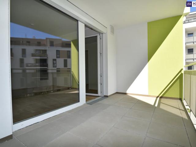 Schnell sein! Charmante Zwei Zimmer Wohnung mit großer Loggia! Jetzt besichtigen
