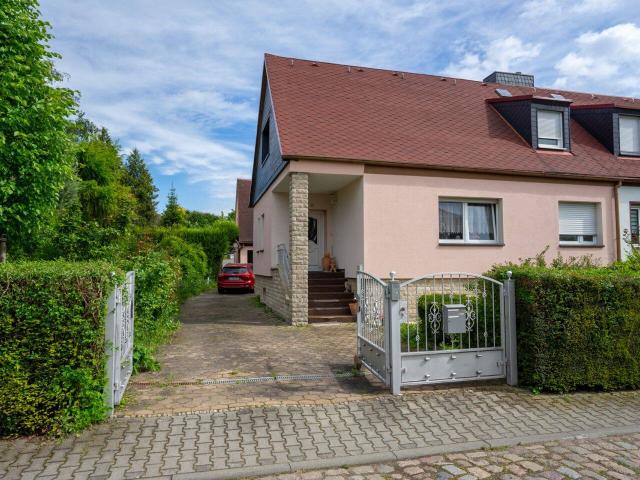 Schön und ruhig gelegene Doppelhaushälfte mit großem Garten in Merseburg Beuna