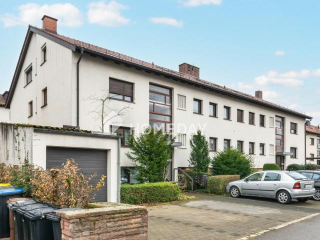 Schön geschnittene Dachgeschosswohnung mit Balkon und PKW Stellplatz