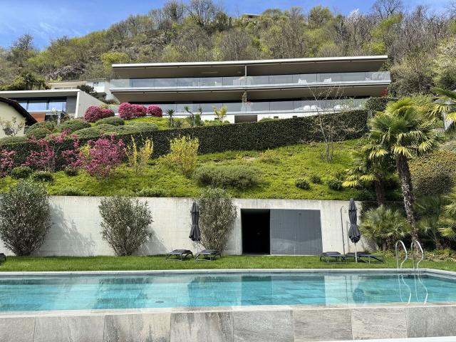 Schöne 3.5 Zimmer Wohnung mit Seeblick, Garten und Schwimmbad