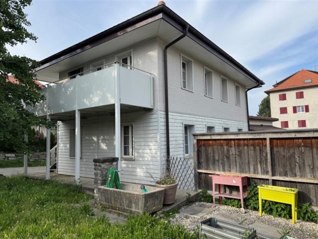 SCHÖNE 3,5 ZIMMER WOHNUNG