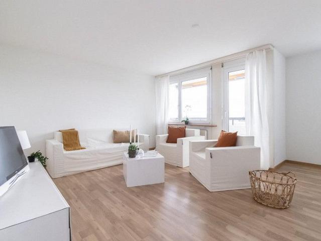 Schöne 3.5 Zimmerwohnung mit Balkon und grüne Umgebung