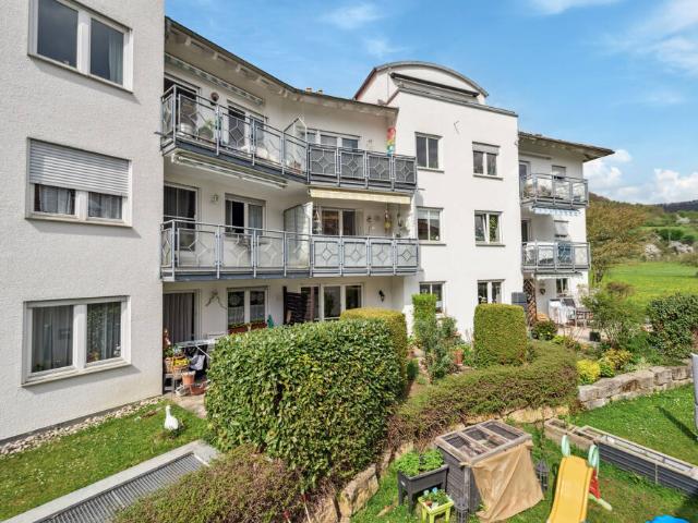 Schöne 3,5 Zimmerwohnung mit großem TG Platz am Ortsrand