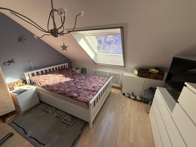 Schöne 3 Zi. DG Whg. in S Rohracker * EBK * Tageslicht Bad * PKW Stellplatz * gute Ausstattung