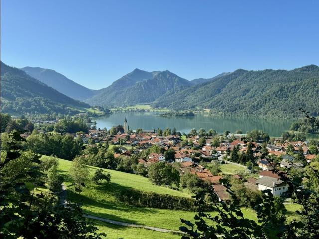 Schöne 3 Zimmerwohnung mit Südwestbalkon in Schliersee Ruhige Lage, nah zum Seeufer & Bahnhof