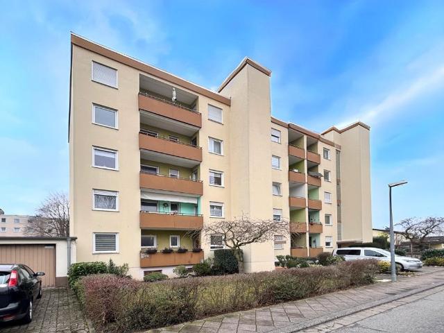 Schöne 3 Zimmer Wohnung mit Loggia, Balkon und Garage in Speyer