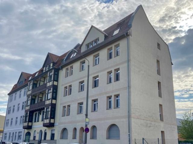 Schöne 3 Zimmer DG Eigentumswohnung in Elbnähe