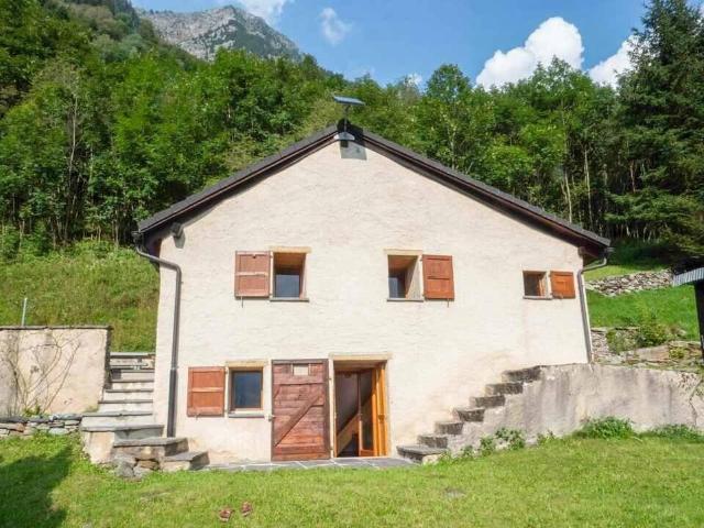 Schöne 3 Zimmer Rustikalität in der Natur mit Terrasse, kleinem Garten und herrlicher Aussicht