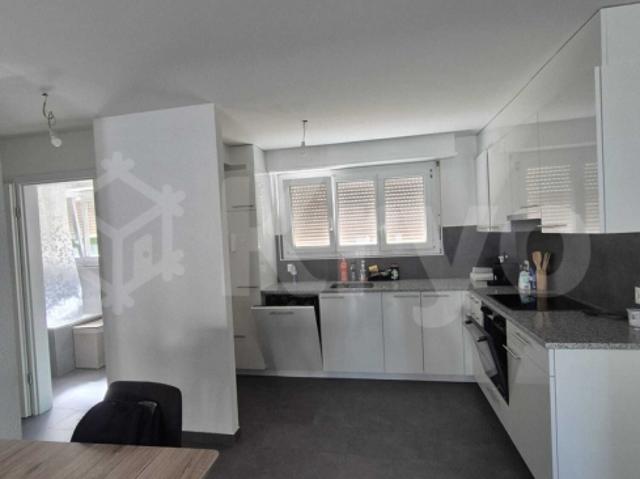 SCHÖNE 3 ZIMMER WOHNUNG IM 1. STOCK MIT AUFZUG IN DER NÄHE DES SEES