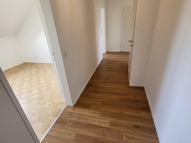 Schöne 3 Zimmer Wohnung im Dachgeschoß