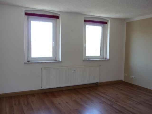 Schöne 3 Raum Wohnung mit separatem Zimmer im DG zu vermieten!