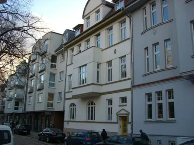 Schöne 1 Zimmer Wohnung im Dachgeschoss in zentaler Lage zu mieten!