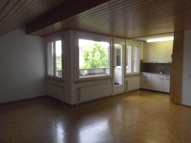 Schöne 2.5 Zimmer Dachwohnung im 3. OG