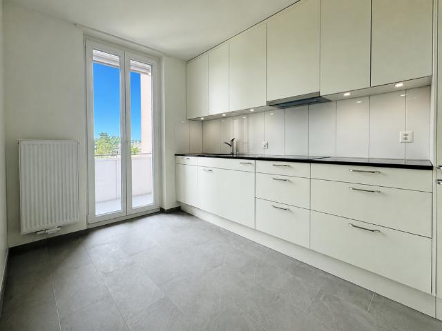 Schöne 2.5 Zimmerwohnung im 2. OG w4 mit Balkon, eigener Waschmaschine und Kellerabteil