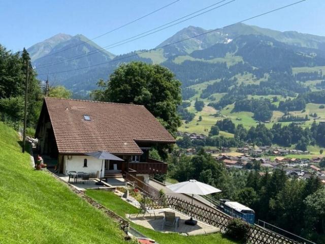Schöne 2.5 Zimmerwohnung mit grossem Sitzplatz