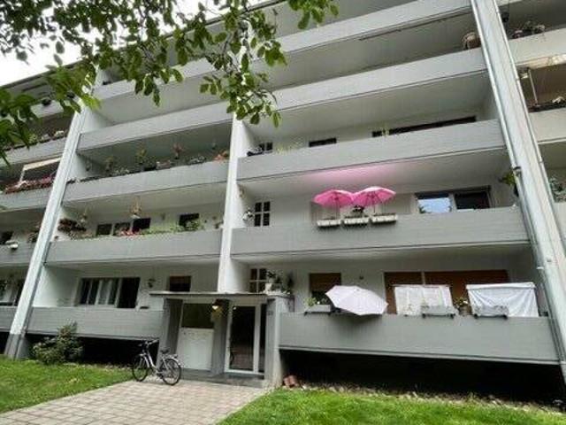 Schöne 2 Zi. Whg mit gr. Balkon im Hochparterre in grüner Waldlage mit Fernwärme