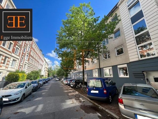 Schöne 2 Zimmer Dachgeschosswohnung mit Süd Loggia