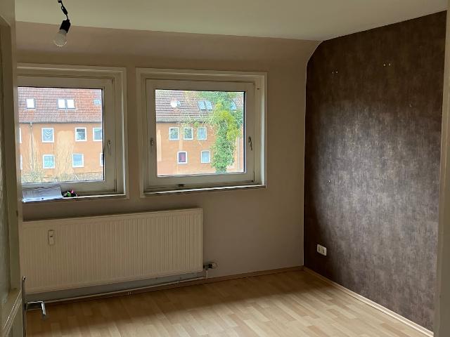 Schöne 2 Zimmer Dachgeschosswohnung sucht neuen Mieter