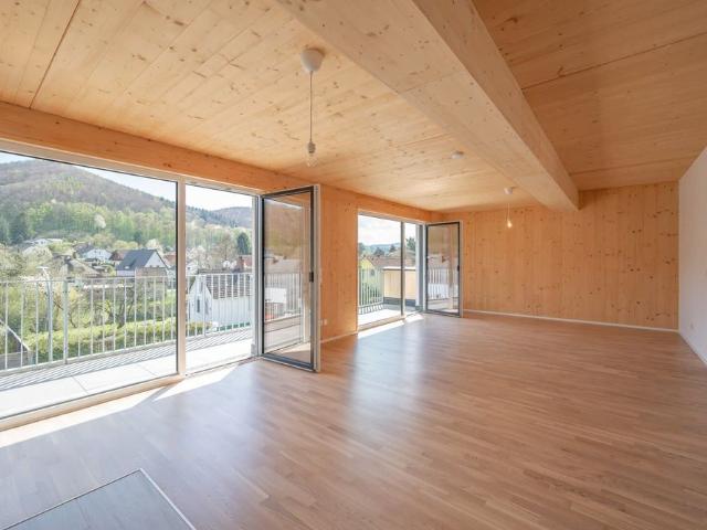 Schöne 2 Zimmer Wohnung mit ca. 13 m² Südbalkon