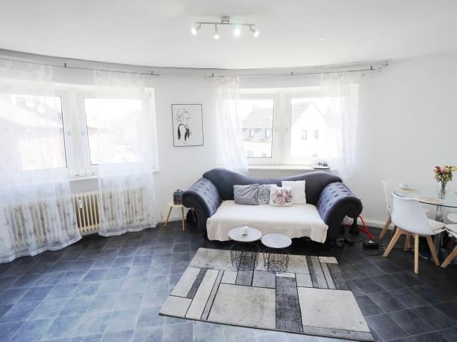 Schöne 2 Zimmer Wohnung mit Einbauküche zu vermieten