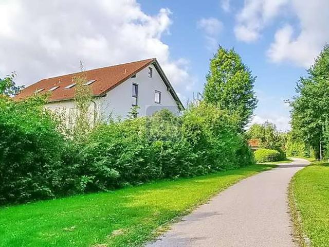 Schöne 2 Zimmer Wohnung mit Einzelgarage in schöner sehr ruhiger Lage