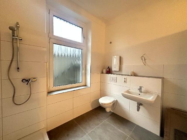 SCHÖNE 2 ZIMMER WOHUNG IN EINEM CHARMANTEN ALTBAU ZUMIETEN!