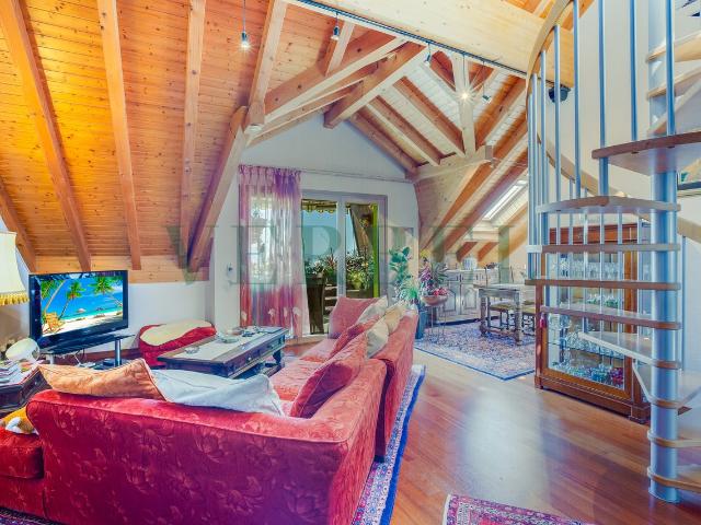 Schöne 4.5 Zimmer Wohnung mit Blick auf den See und die Alpen
